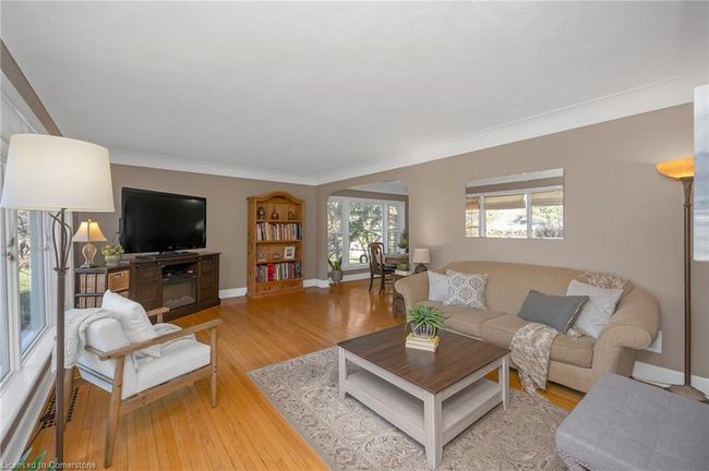 1386 Centre Rd, House other with 4 bedrooms, 2 bathrooms and 11 parking in Carlisle ON | Image 4