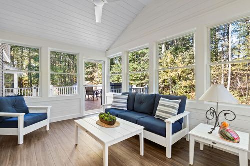 28 Blue Jay Way, Litchfield, NH, 03052-2433 | Card Image