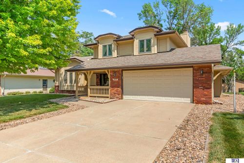 6423 S 92 Street, Omaha, NE, 68127 | Card Image