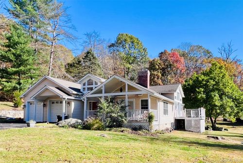 102 Warren St, Somers, NY, 10589-1923 | Card Image