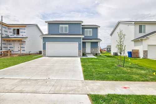 421 N 3rd Ave E, Newton, IA, 50208-3225 | Card Image