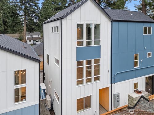b-14308 Roslyn Place N, Seattle, WA, 98133 | Card Image