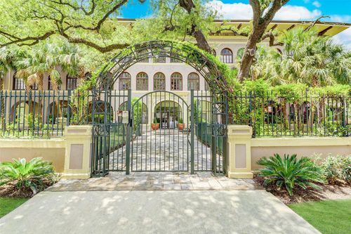 3b-2700 Albany St, Houston, TX, 77006-1560 | Card Image