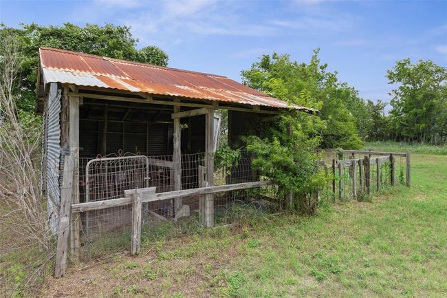 5530 Us Highway 90 A W, House other with 4 bedrooms, 2 bathrooms and 2 parking in Shiner TX | Image 44