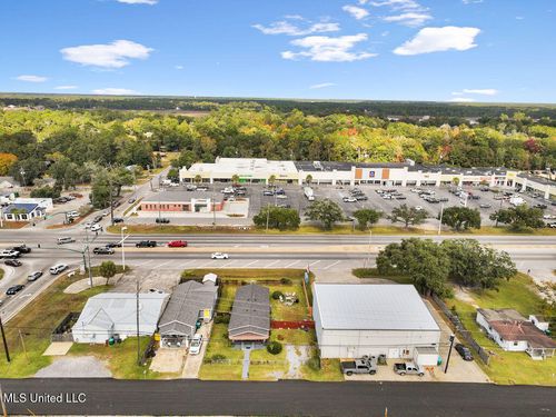 1807 School St, Ocean Springs, MS, 39564-3049 | Card Image