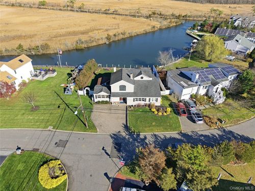 625 Edgewater Rd, Oakdale, NY, 11769-2407 | Card Image