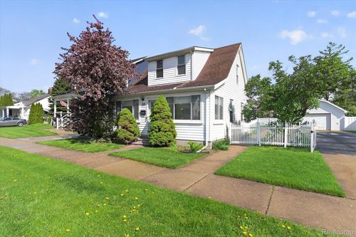 1518 Chestnut Street, Wyandotte, MI, 48192 | Card Image