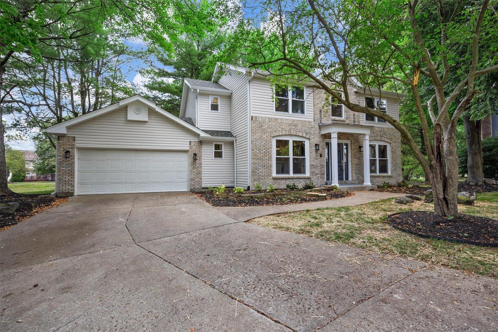 English Saddle Rd, Florissant, MO 63034