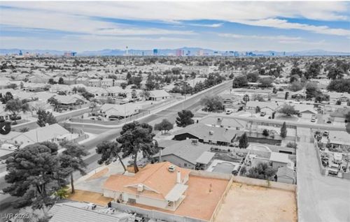2829 N Michael Way, Las Vegas, NV, 89108-4171 | Card Image