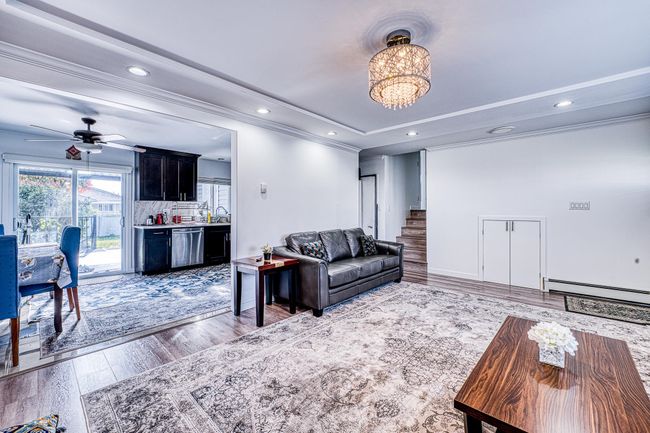 7768 18th Ave, House other with 6 bedrooms, 3 bathrooms and 2 parking in Burnaby BC | Image 5