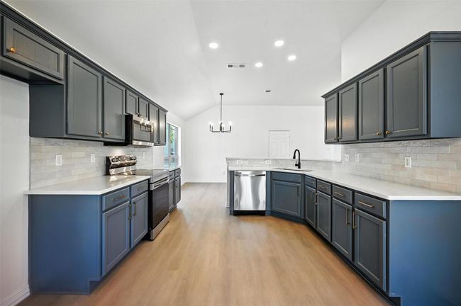 713 Madeline Ct, House other with 3 bedrooms, 2 bathrooms and null parking in Azle TX | Image 8