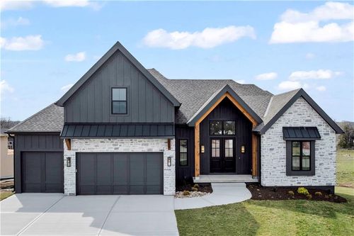 1812 Ne Lashbrook Ct, Lee's Summit, MO, 64086 | Card Image