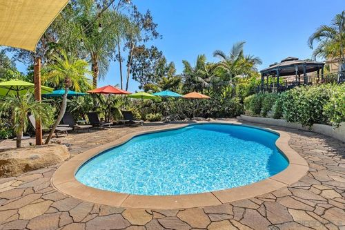 9865 Edgelake Dr, La Mesa, CA, 91941-4427 | Card Image