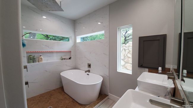 9810 Park Dr, House other with 2 bedrooms, 3 bathrooms and null parking in Helotes TX | Image 31