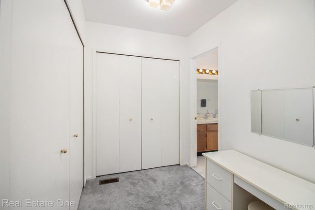 Primary Bedroom Vanity Area | Image 20