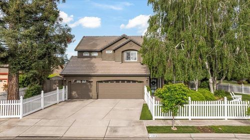 2485 Tigers Dr, Turlock, CA, 95382-9190 | Card Image