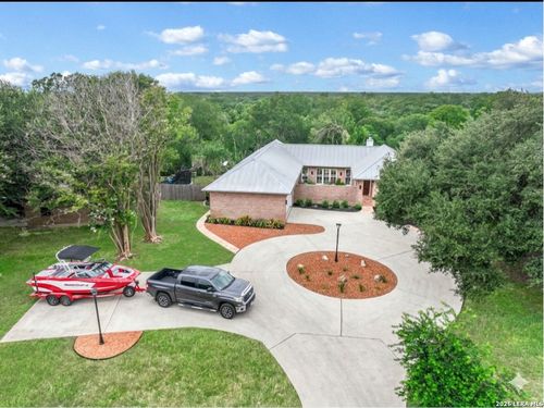 352 Ridge Crest Dr, Seguin, TX, 78155-9407 | Card Image