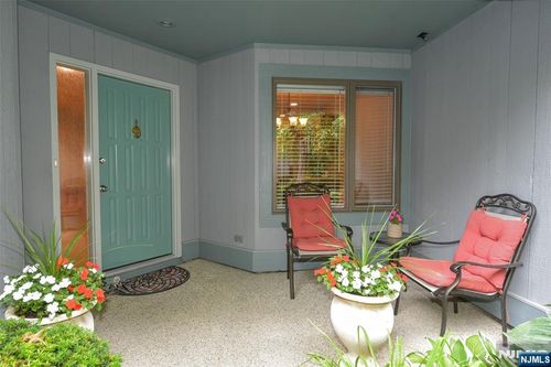 31 Braeburn Dr, Twp Washingtn, NJ, 07676-3852 | Card Image