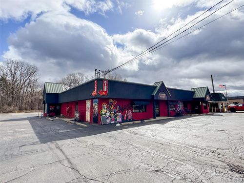 1496 N Leroy St, Fenton, MI, 48430-2764 | Card Image