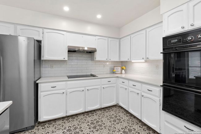 6210 Meadow Grv, House other with 3 bedrooms, 2 bathrooms and null parking in Windcrest TX | Image 16