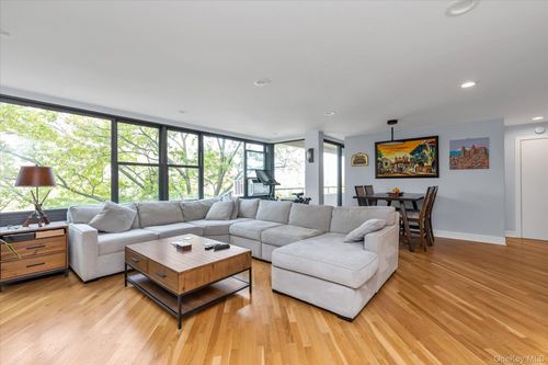 6d-9-05 162 Street, New York, NY, 11357 | Card Image