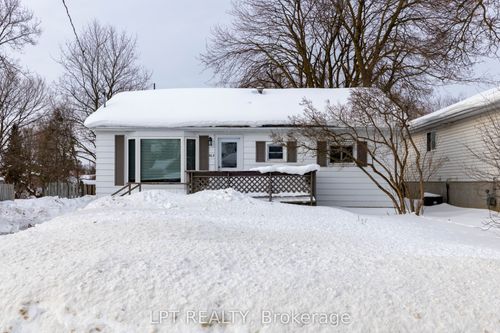 303 East St, Orillia, ON, L3V4C1 | Card Image