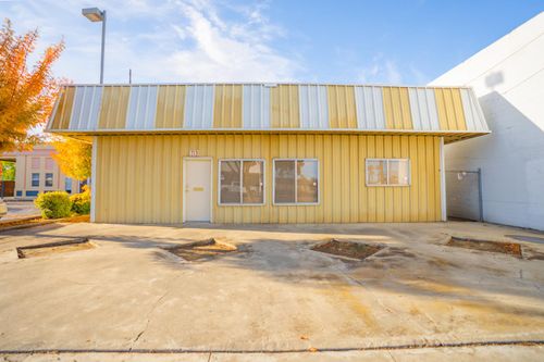 713 I St, Los Banos, CA, 93635-4308 | Card Image