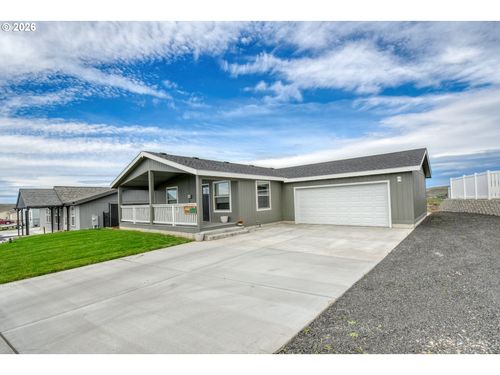 3027 Sw Terrace Dr, Pendleton, OR, 97801-8015 | Card Image