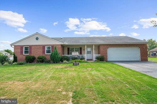 111 Oatfield Dr, DENVER, PA, 17517-9669 | Card Image