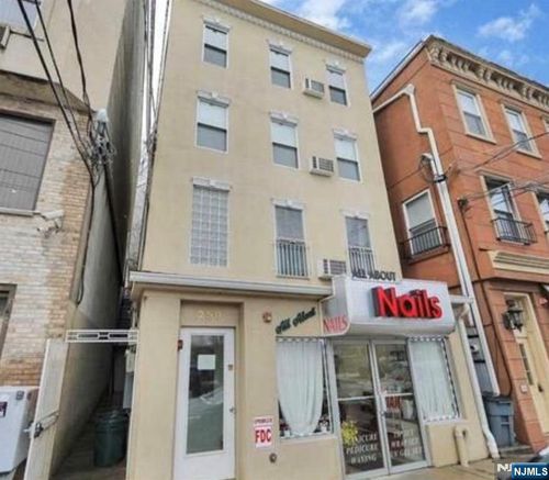 258 Old River Rd, Edgewater, NJ, 07020-1697 | Card Image