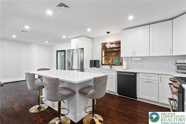 2704 Appel St, House other with 4 bedrooms, 3 bathrooms and null parking in Allentown PA | Image 7
