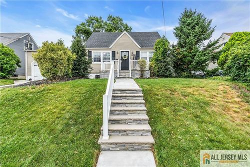 11 Donna St, East Brunswick, NJ, 08816-3918 | Card Image