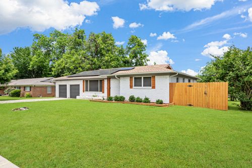 7017 Robinhood Ln, Fort Worth, TX, 76112-5625 | Card Image