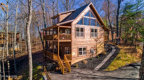 2184 Beach Front Dr, Sevierville, TN, 37876-8960 | Card Image