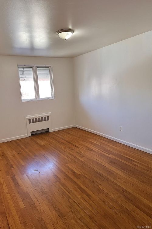 4101 Barnes Ave, Bronx, NY, 10466-4311 | Card Image