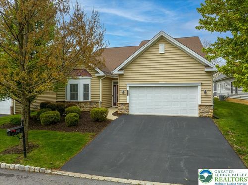 6515 Betsy Ross Cir, Bethlehem, PA, 18017-9472 | Card Image