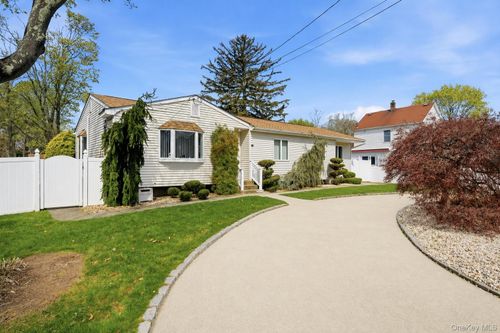 1580 Coates Ave, Holbrook, NY, 11741-2432 | Card Image