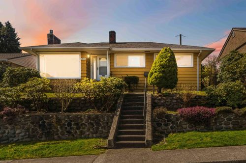 922 Surrey Street, New Westminster, BC, V3L4W2 | Card Image