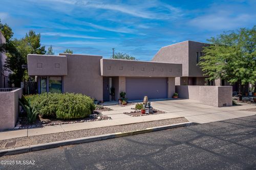 2162 E Barrett Ln, Tucson, AZ, 85719-1556 | Card Image