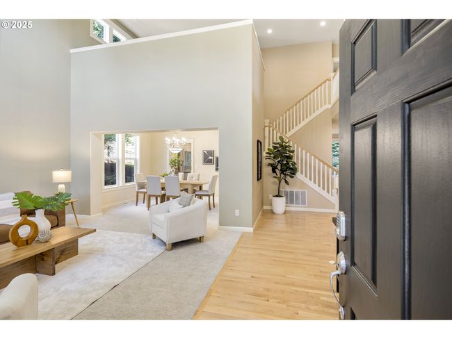 23073 Bland Cir, House other with 5 bedrooms, 3 bathrooms and 3 parking in West Linn OR | Image 7