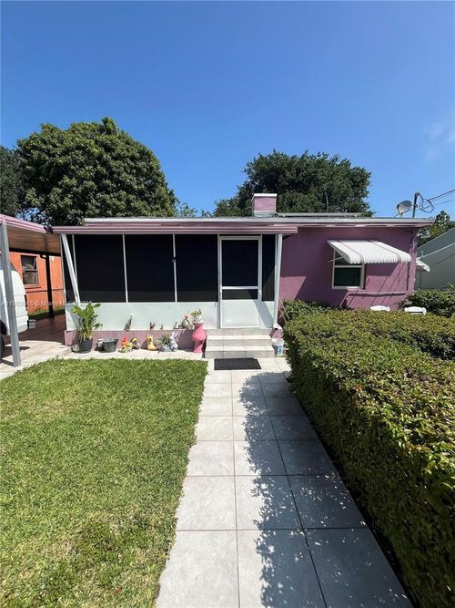 1733 Nw 40th St, Miami, FL, 33142-4855 | Card Image