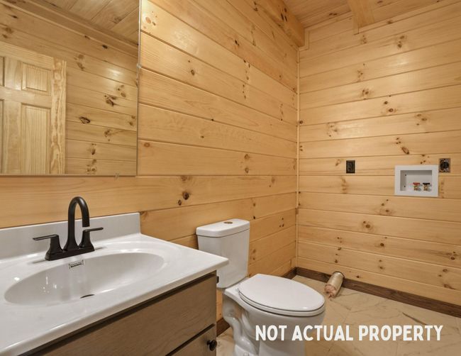 Main floor off the kitchen | Image 29