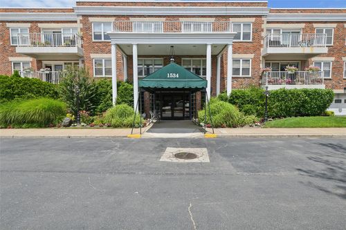 apt-202-1534 Broadway, Hewlett, NY, 11557-1445 | Card Image