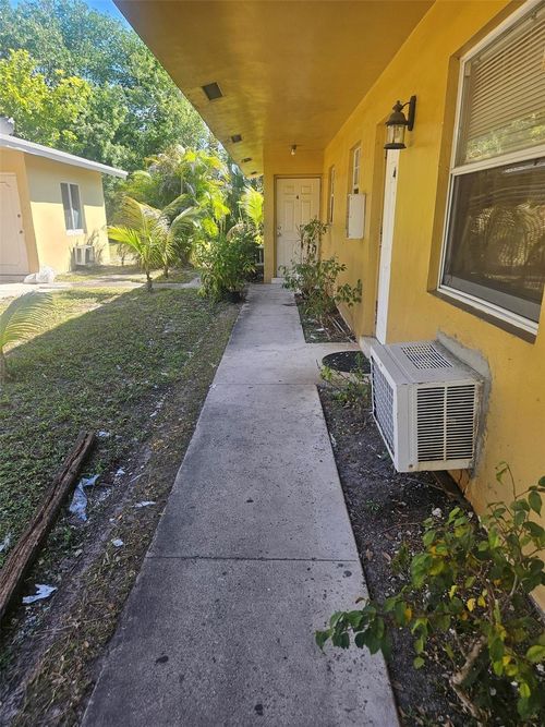 656 Sw 16th Ave, Fort Lauderdale, FL, 33312-7683 | Card Image