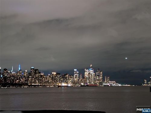 6407 City Pl, Edgewater, NJ, 07020-3177 | Card Image