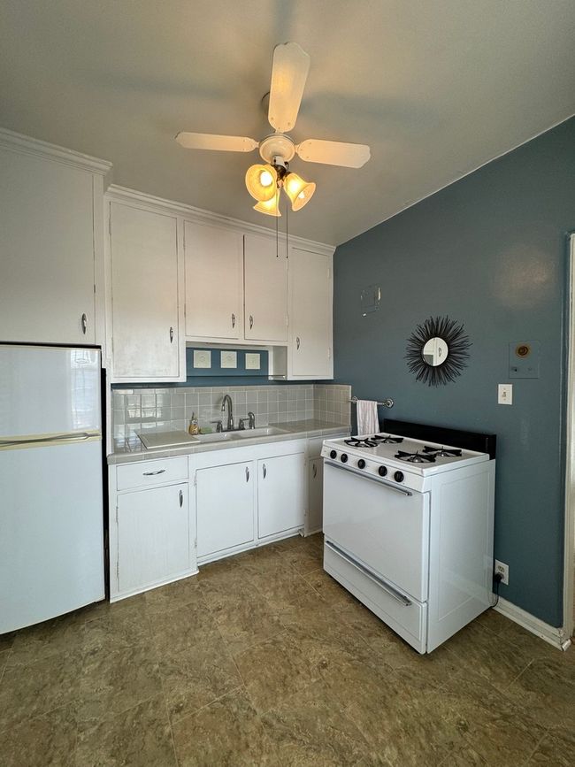 APT-102 - 441 W Exchange St, Townhouse with 2 bedrooms, 1 bathrooms and 1 parking in FREEPORT IL | Image 4
