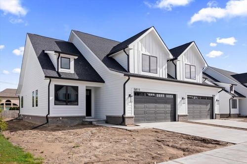 5811 Heights Dr, Sterling Heights, MI, 48314-1710 | Card Image