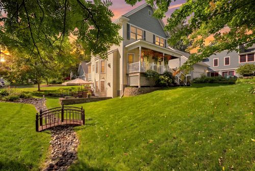 1402 4th St N, Stillwater, MN, 55082-4304 | Card Image