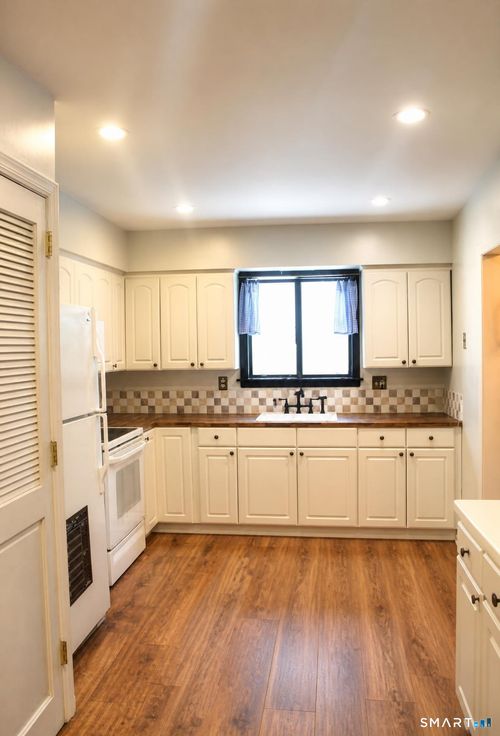 3-54 Whitmore Ln, Stamford, CT, 06902-4530 | Card Image