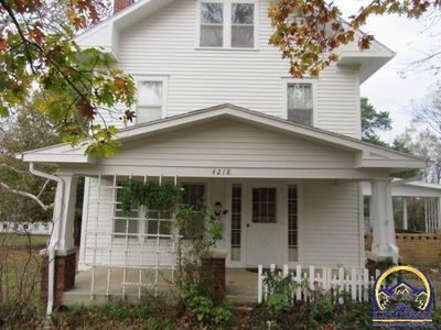 4218 Se 2nd St, House other with 3 bedrooms, 1 bathrooms and null parking in Topeka KS | Image 2